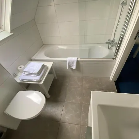 Bridges House - Centre 3*