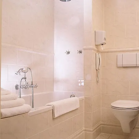 Bridges House Hotel