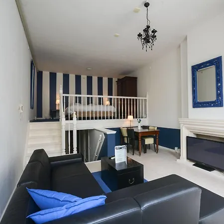 Отель Bridges House - Centre 3*