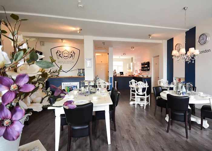 Bridges House - Centre 3*