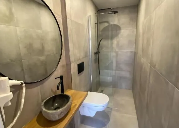 Bridges House - Centre