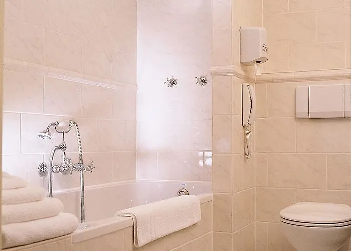 Bridges House - Centre Hotel