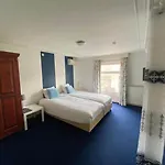 Bridges House - Centre 3*