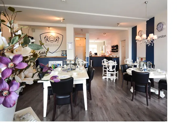 Bridges House - Centre 3*